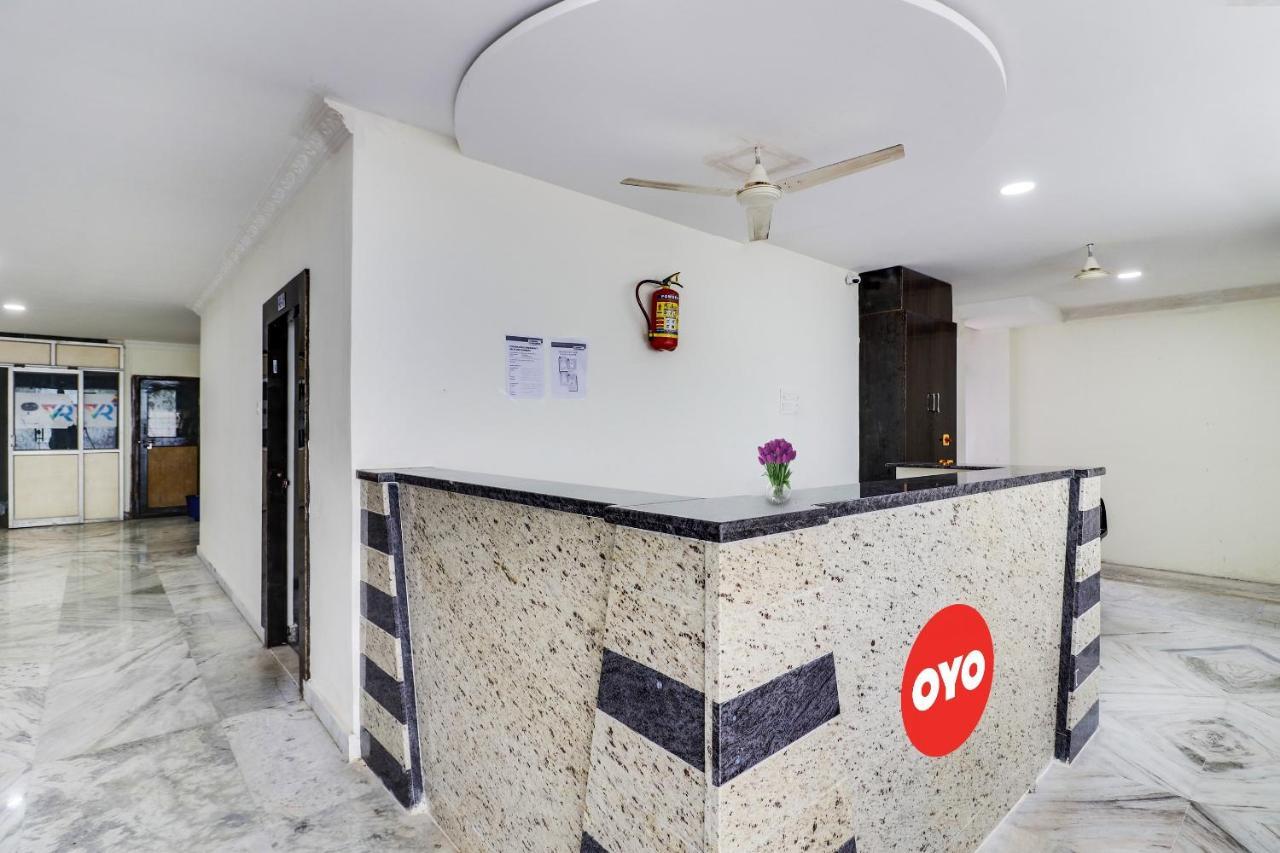 Готель Oyo Dharani Grand Khammam Екстер'єр фото